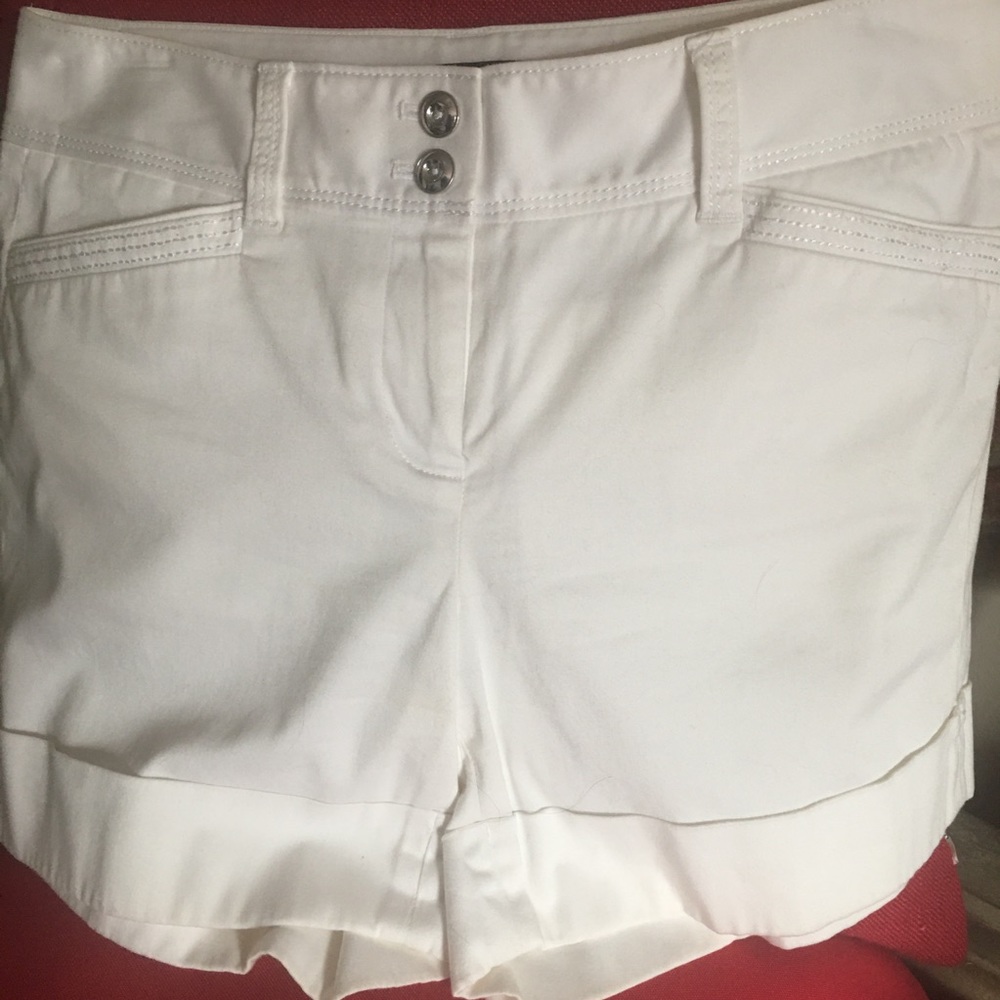 WHITEHOUSE BLACKMARKET SHORTS